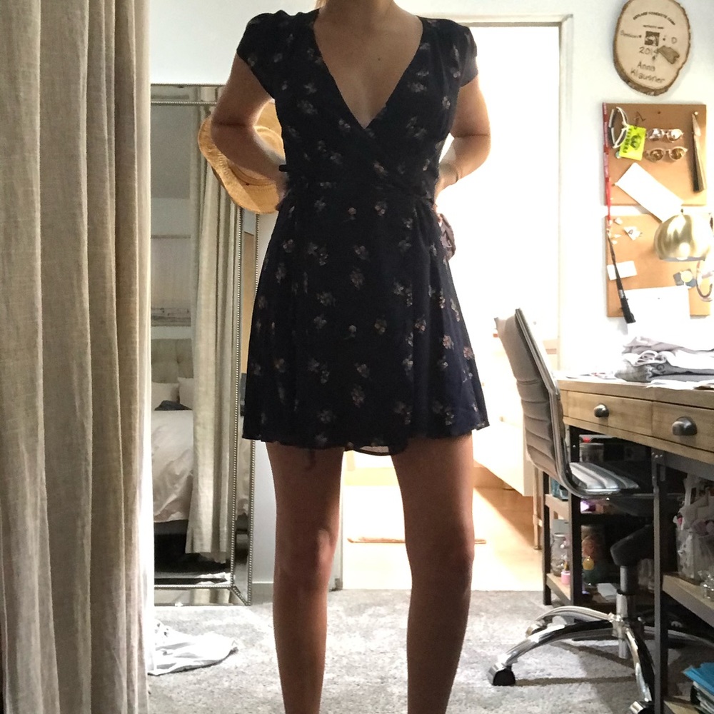 perfect NEVER WORN reformation wrap dress 🌼🥺